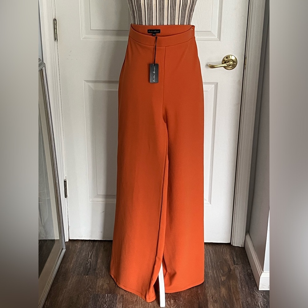 Wide leg coral / orange strech pockless pull on pants NWT sz Med